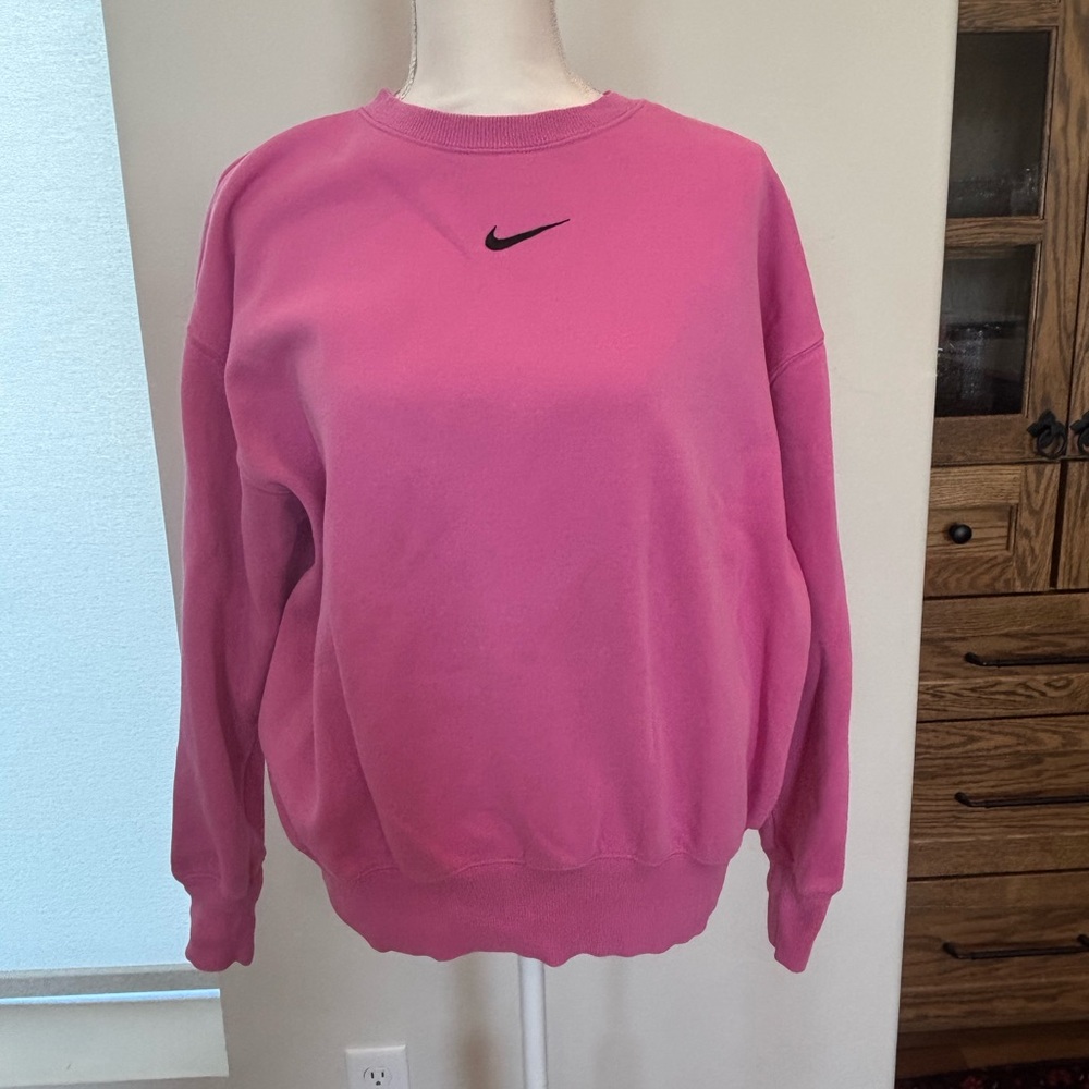 Nike Women's Vibrant Pink Crew Neck Sweatshirt